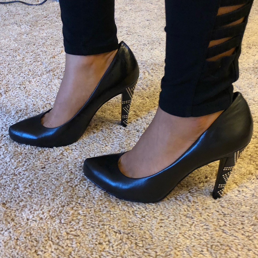 Vince Camuto pumps stud detail heel - Picture 5 of 6